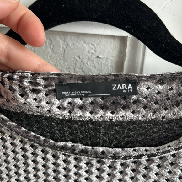 Women’s short velvet dress by Zara - Picture 4 of 4